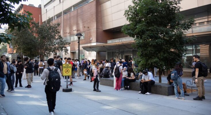 Students outside of Baruch College.